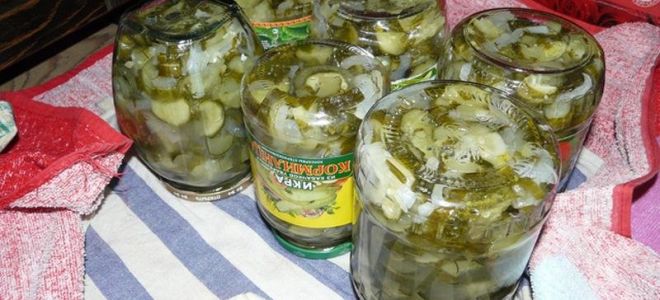 Аджика без варки с хреном, помидорами и чесноком, рецепт с фото