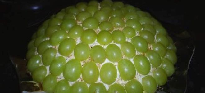 Салат с ананасами, виноградом и сыром – рецепт с фото