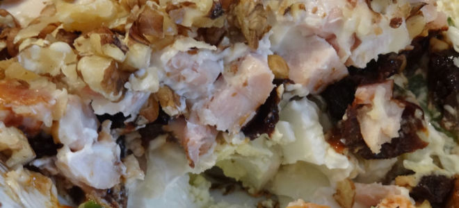 Салат из курицы, чернослива и грецких орехов рецепт с фото