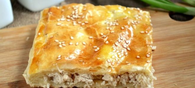 Пирог с курицей из слоеного теста рецепт с фото