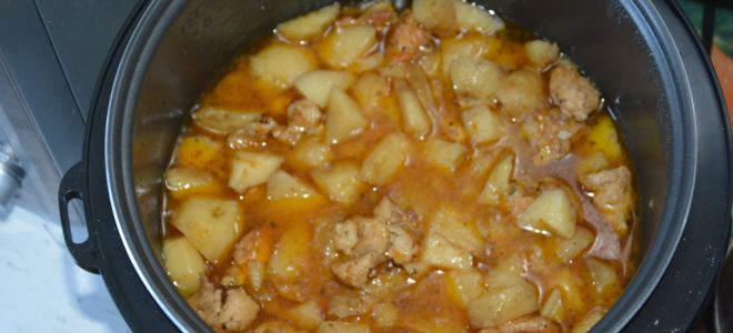 Тушеная картошка с курицей в мультиварке, рецепт с фото