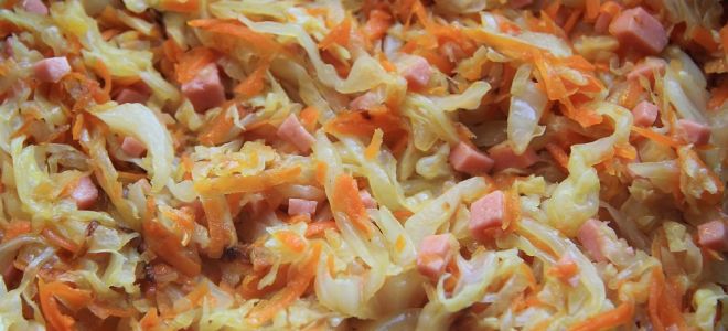 Тушеная капуста с колбасой, рецепт с фото