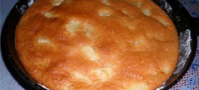 Шарлотка с яблоками на сковороде без духовки, рецепт с фото