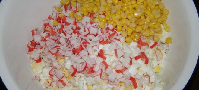 Крабовый салат без риса с кукурузой, рецепт классический с фото