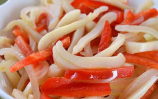 Салат из кальмаров с помидорами и болгарским перцем рецепт с фото