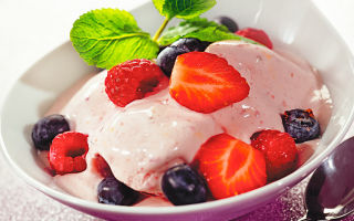 Клубничное мороженое – простой рецепт с фото