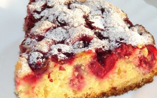 Бисквитный пирог из замороженной вишни рецепт с фото