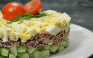 Салат с консервированным тунцом, огурцом и яйцом рецепт с фото