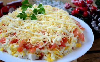 Салат с крабовыми палочками и сыром, рецепты с фото