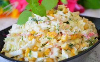 Салат с кальмарами, кукурузой и крабовыми палочками рецепт с фото