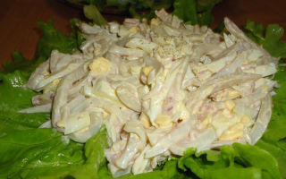 Салат «нежный» из кальмаров с сыром и яйцом – рецепт с фото