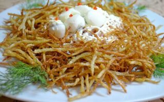 Салат «перепелиное гнездо» с жареной картошкой рецепт с фото