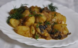 Тушеная картошка с грибами и мясом – вкусный рецепт с фото