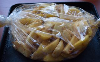 Картошка по-деревенски в рукаве в духовке, рецепт с фото