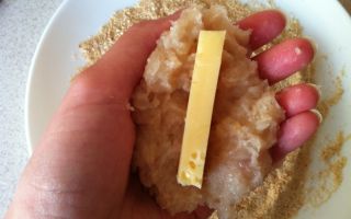 Куриные котлеты с сыром внутри в мультиварке рецепт с фото