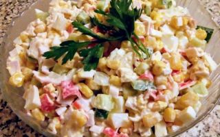 Классический салат с крабовыми палочками и кукурузой, рецепт с фото