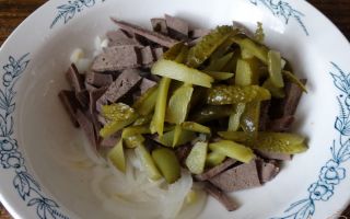 Салат с печенью и солеными огурцами рецепт с фото
