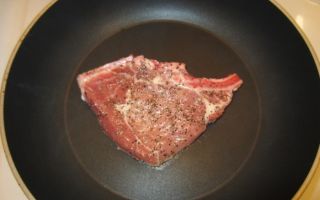 Стейк из говядины на сковороде, виды прожарки мяса – рецепт с фото