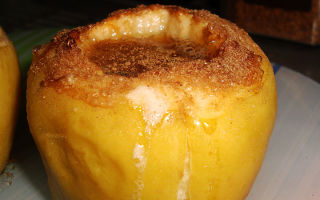 Запеченные яблоки с медом и корицей в духовке, рецепт с фото