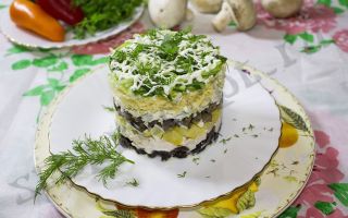 Салат с курицей, черносливом и сыром рецепт с фото