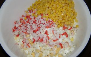 Крабовый салат без риса с кукурузой, рецепт классический с фото