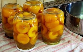 Персики в сиропе на зиму, консервированные половинками без косточки