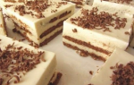 Творожный торт без выпечки с печеньем, творогом и сметаной – рецепт с фото