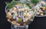 Салат с фасолью, грибами и сухариками, рецепт с фото