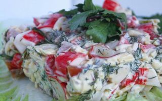 Салат с крабовыми палочками, помидорами и сыром, 2 рецепта с фото